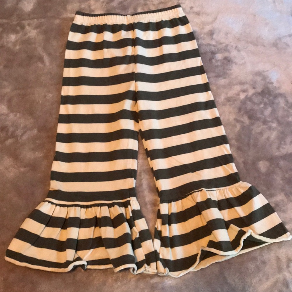 Size 2 adorable essentials ruffle pants